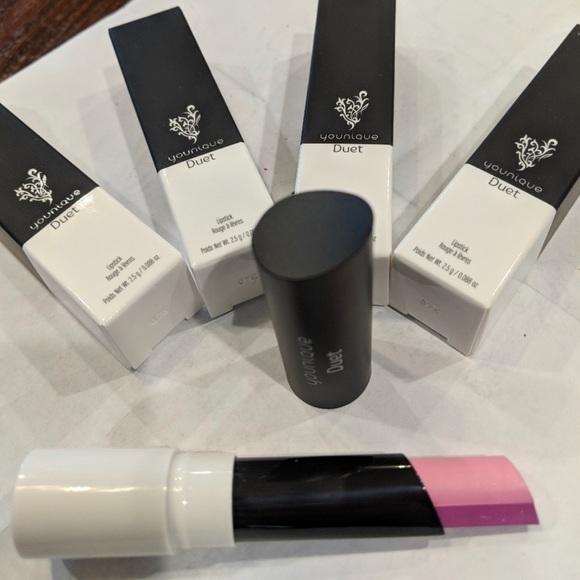 Younique Duet Seeing Double Ombre Lipstick Liner - Picture 2 of 3